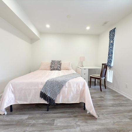 Cozy Room With Private Bath Near Don Mills Subway Toronto Bagian luar foto